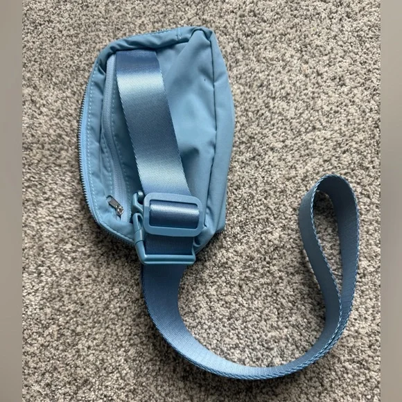 Baby blue Fanny pack - Picture 2 of 3